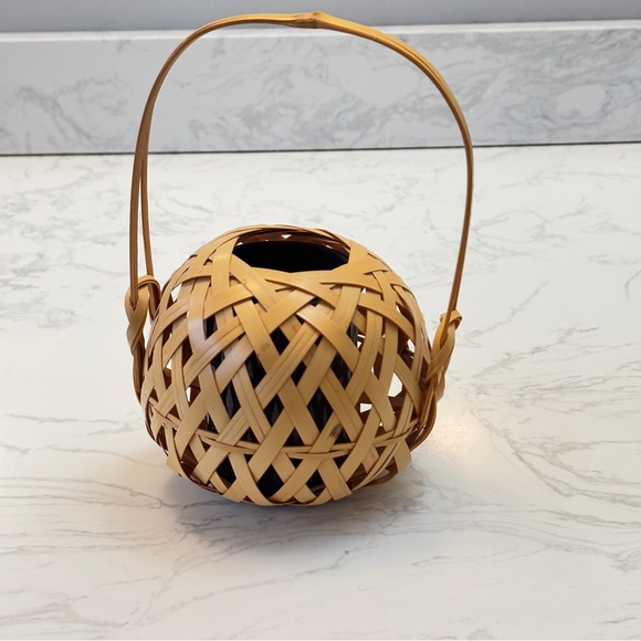 Japanese Handwoven Bamboo Basket Vase- Small Kago Ikebana vase - Picture 12 of 12